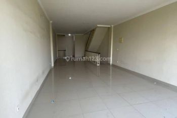 Di sewakan ruko dengan 4 lantai adap dalam