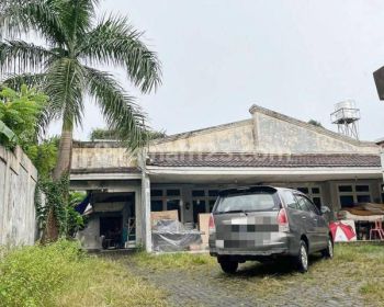 Tanah Termasuk Bangunan Dijual, Kebon Jeruk Jakbar, Luas 700m2, SHM