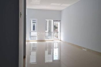 Ruko 3 Lantai Bagus Terawat Siap Pakai di Sayap Dulatip