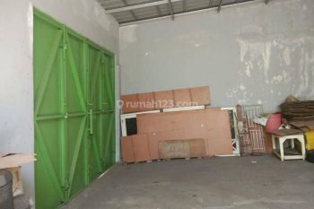 Gudang Bisa Jadi Rumah Tinggal Siap Pakai di Villa Melati Mas