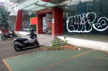 Gedung Ex Showroom di Mampang Prapatan Jakarta Selatan