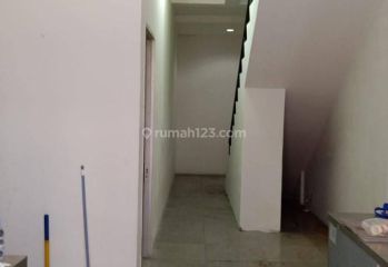Dijual Ruko 3 lantai dan semi furnished di Cempaka mas
