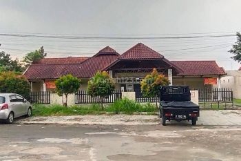 Rumah untuk usaha cafe atau gudang distribusi.