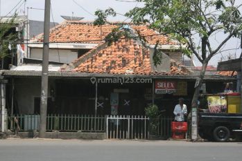 Dijual Rumah Tua Ex Toko di Jalan Raya Jampea, Jakarta Utara.
