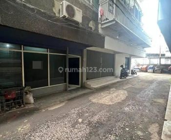 Di Sewakan Ruko 3 Lantai di Jl Panglima Polim Raya, Kebayoran Baru, Jakarta