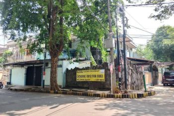 Rumah  tua hoek dlm komplex