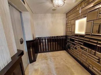 Dijual Penthouse Royale Springhill  Lokasi Bagus, Furnished