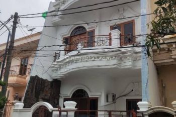 Rumah Sunter Luas 97,5m2 Hadap Utara, 3.5 Lantai, Sangat Nyaman, Strategis..