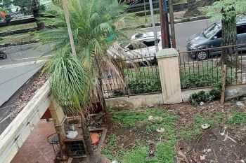 RUMAH 2LT DI JALAN UTAMA SAYAP RIAU BANDUNG KOTA