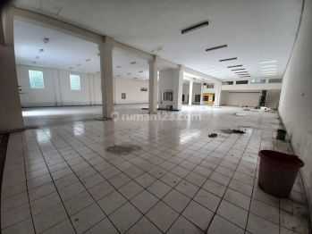 Disewakan Showroom di Jalan Letjend. S. Parman, Malang