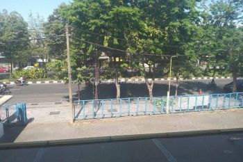 Disewakan lahan bonus bangunan lokasi strategis raya nginden cck utk kantor cafe