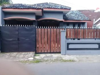 DIJUAL RUMAH SANGGAT STRATEGIS PINGGIR JLN BESAR MURAH