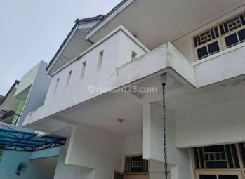 RUMAH 2 LANTAI BAGUS SIAP HUNI LINGKUNGAN NYAMAN AMAN DI CIPINANG INDAH