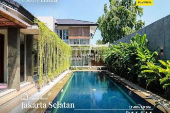 Rumah Mewah Dengan Kolam Renang Lokasi Strategis