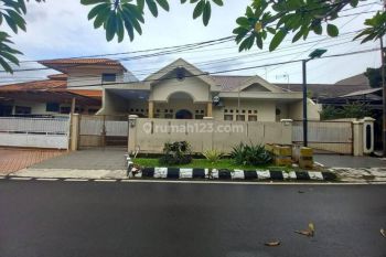Rumah 1,5 Lt Luas 368m Terawat dlm Kompl Billymoon Duren Sawit Jaktim