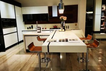 2 Ruko Gandeng Strategis Showroom