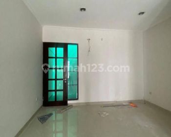 Di sewa rumah green lake city 2 lantai minimalis