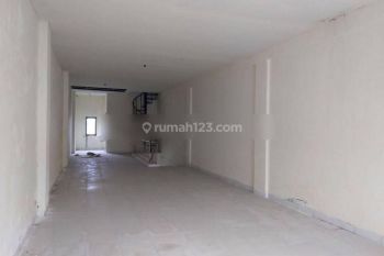Disewakan Ruko di Komplek Pertokoam dan Perkantoran dengan Lahan Parkir Luas dan