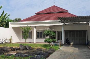 Disewakan rumah mewah berkolam renang dekat CSB Mall