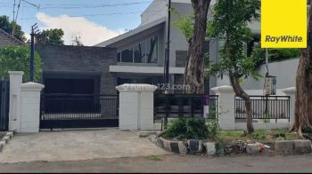 Dijual Rumah Pusat Kota di Jl Wr Supratman Surabaya