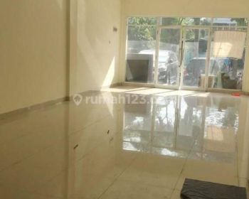 Dijual ruko gandeng 3lt di Taman Surya 4,5x25m² Harga:4M dny