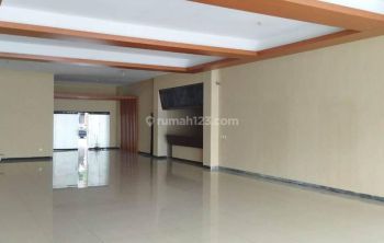 Ruang Usaha Disewa 1 Lantai Strategis di Setiabudi , Bandung