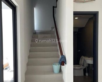 Rumah di Metland Wisteria Jakarta Timur