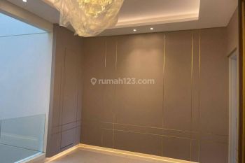 Rumah 3 Lantai Tepi Danau