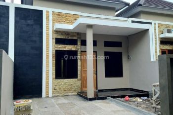 Rumah mewah dekat jalan raya woltermonginsidi pedurungan semarang timur