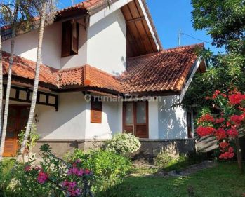 Dijual Rumah Dengan Halaman Luas di Denpasar