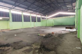 Disewakan Ruang usaha & Gudang di jl utama Jebres Solo dekat UNS akses kontainer