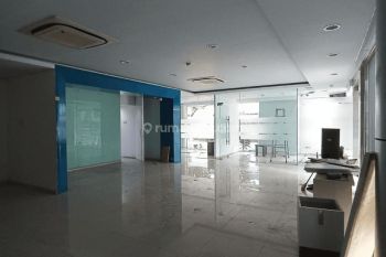 Disewakan Gedung Kantor Ex Bank Di Area Komersil Menteng 5 Lantai