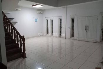 Rent Rumah: Rumah di Pulo Asem