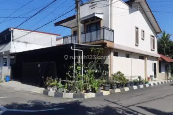 Rumah dijual di Komplek Bumi Adipura 2 Lantai Siap Huni Hoek