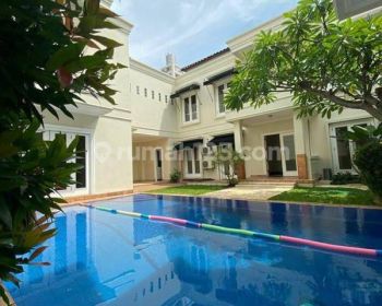 Spacious 5 Bedrooms with Garden and Swimming Pool in Pondok Indah