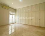 thumbnail-spacious-5-bedrooms-with-garden-and-swimming-pool-in-pondok-indah-7
