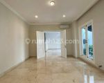 thumbnail-spacious-5-bedrooms-with-garden-and-swimming-pool-in-pondok-indah-12