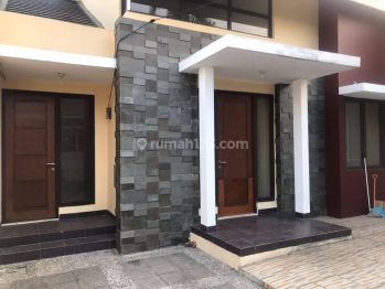Disewakan Rumah Cantik Siap Huni di Cluster Ifolia Harapan Indah Bekasi .