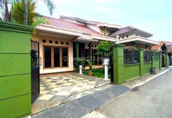 Rumah Luas Bagus Murah 1.5 lantai SHM di Jatimakmur