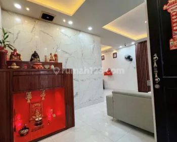 Villa Mewah Dalam Komplek Daerah Helvet Sunggal