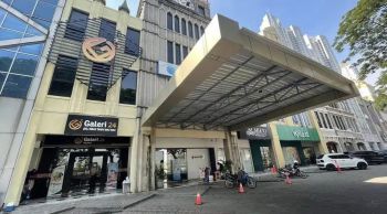 Disewakan Ruko Bukit Darmo Golf 3 Lantai Mengahadap Jalan Raya