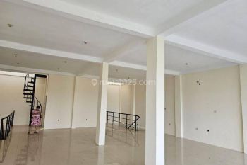 Ruko 3 Lantai Murah Disewakan di jl. Raya Pekayon Sudah Renovasi