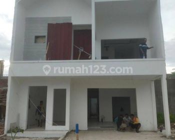 Rumah Baru 2 lantai Cluster Griya Elok  Buah Batu kota Bandung SHM 1,3 M an