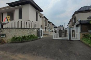 Rumah Dalam Cluster Free Kitchen Set Dekat Dengan Tol Cipayung Jaktim