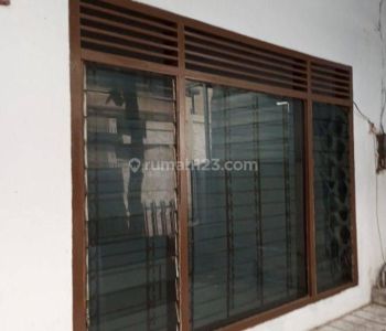 Rumah di Jl. Hanura. Jakarta barat Sudah Renovasi 2 Lantai SHM