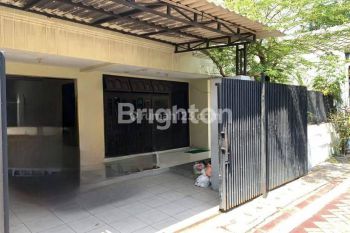 RUMAH SEMOLOWARU TIMUR 2,5 LANTAI