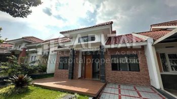 Rumah 1,5 Lantai Full Renov Like New Row Jalan Lebar di Kota Baru Parahyangan