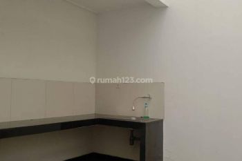 Disewakan rumah 4 kamar 3 Lantai Bagus banget!!!!