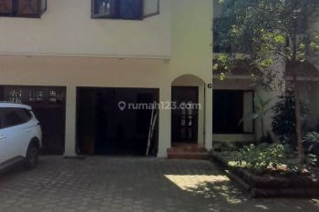 Sewa rumah murah pool cluster Kemang Jakarta Selatan