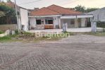 thumbnail-rumah-ketintang-baru-surabaya-1